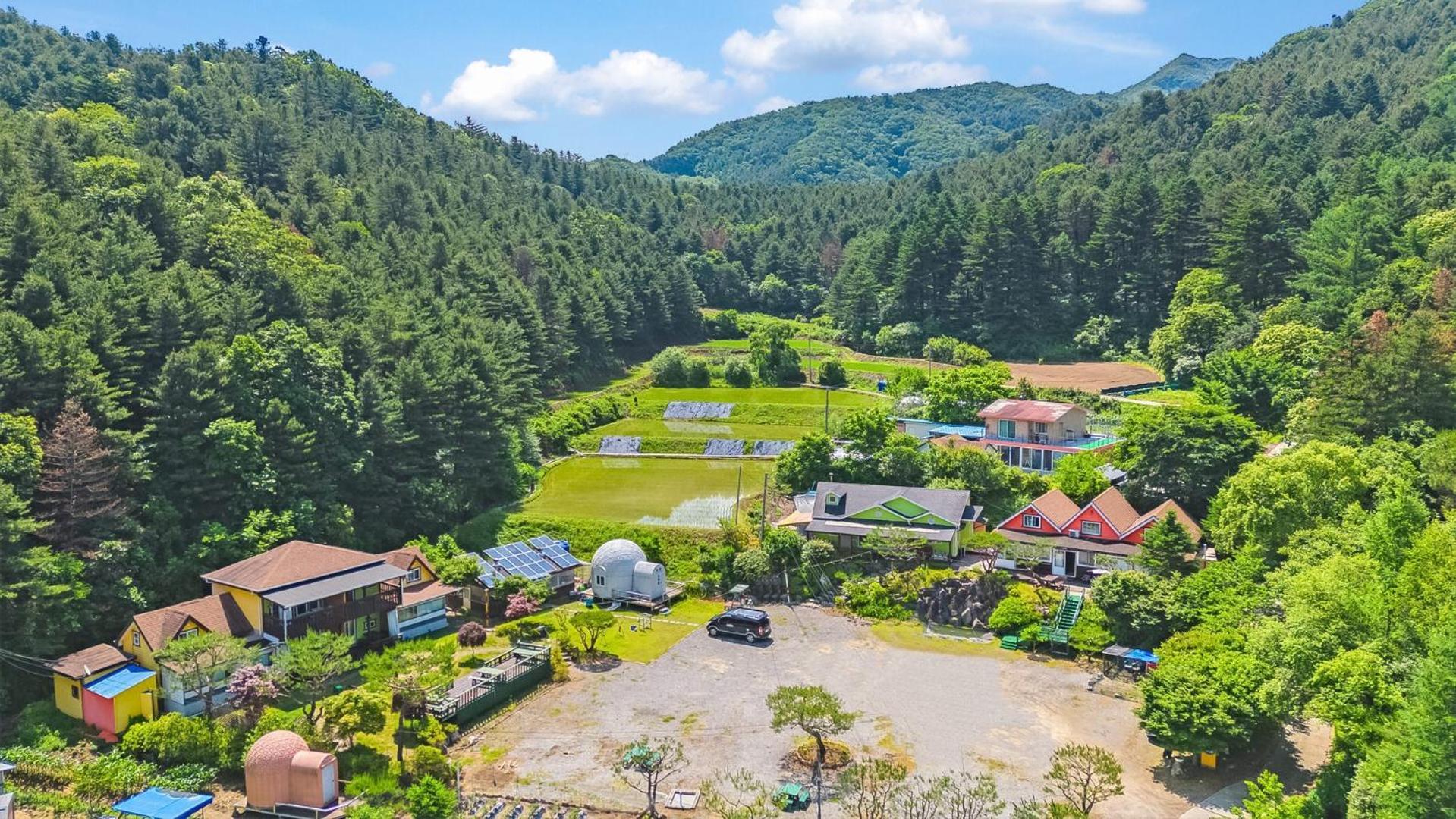 Hongcheon Byeolkaem Kidspulbilla Hotel Exterior photo